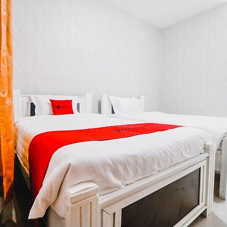RedDoorz near Taman Rekreasi Selecta Hotel Malang Bagian luar foto