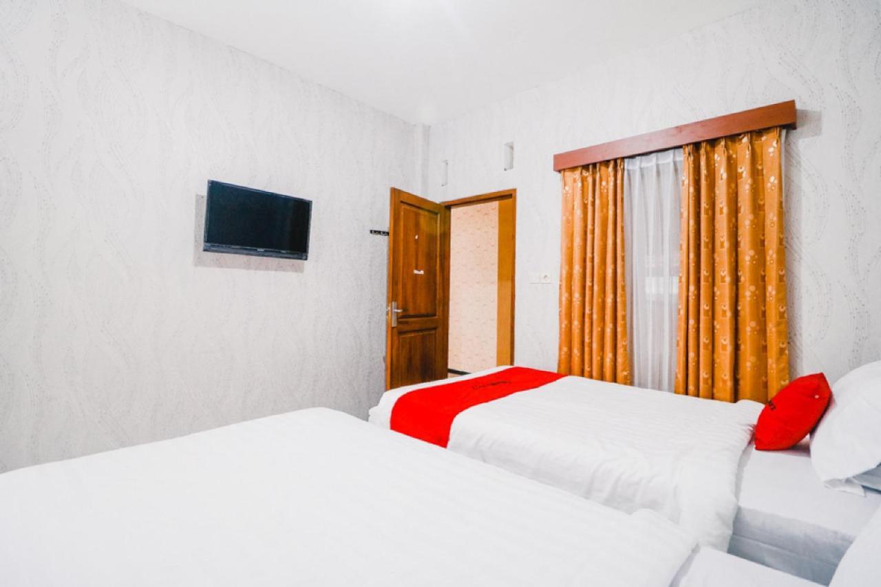RedDoorz near Taman Rekreasi Selecta Hotel Malang Bagian luar foto