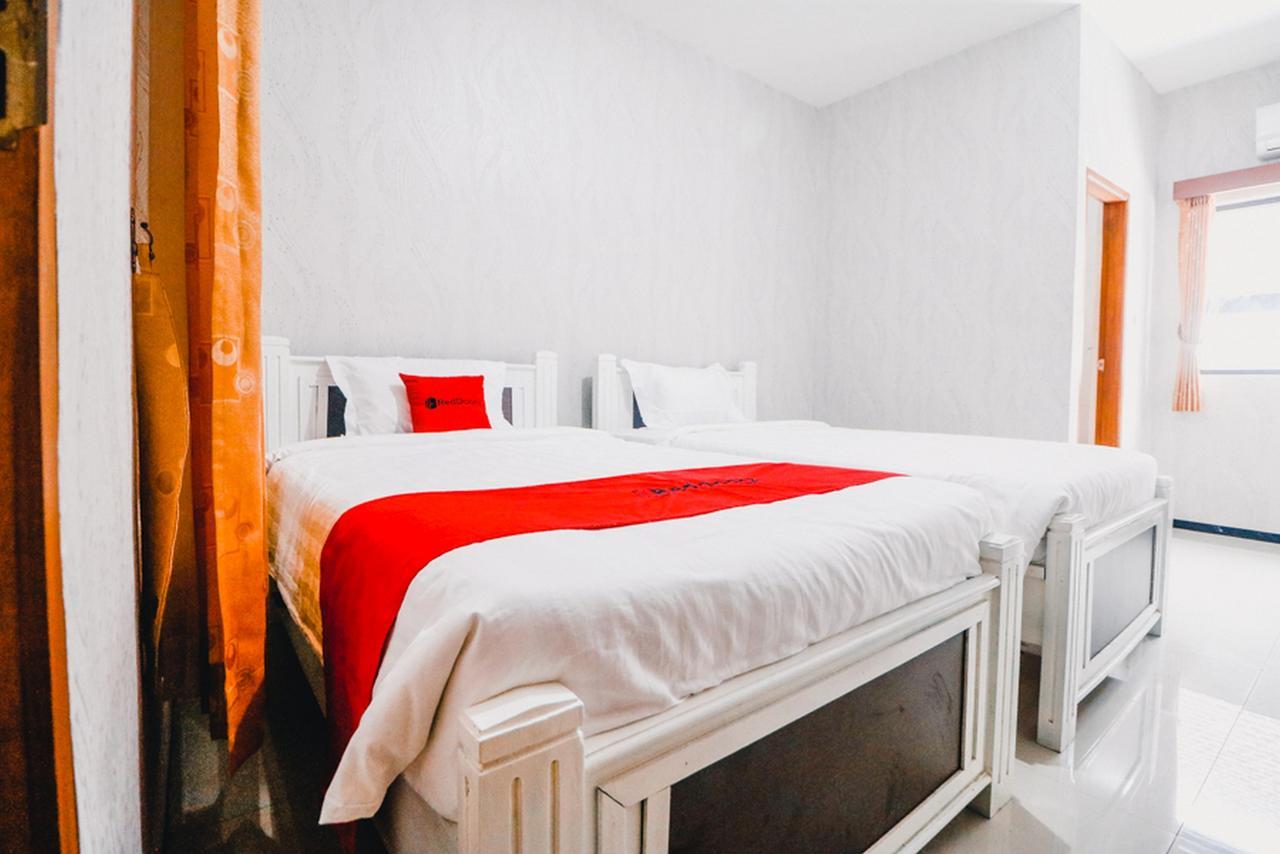 RedDoorz near Taman Rekreasi Selecta Hotel Malang Bagian luar foto
